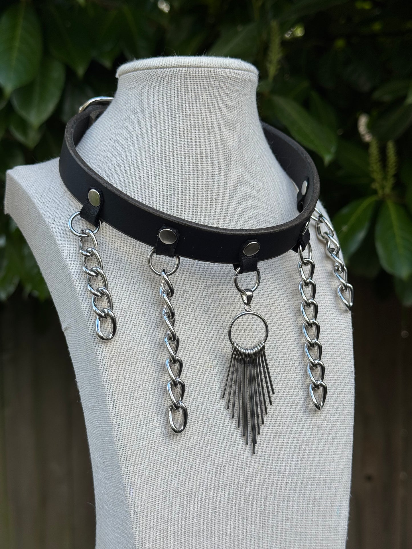 Hanging Chain Collar
